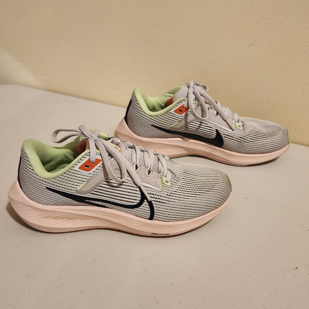 Womens Sz 7.5 Nike Air Zoom Pegasus 40 Low Grey & Pink W - DV3854-006 Sneakers